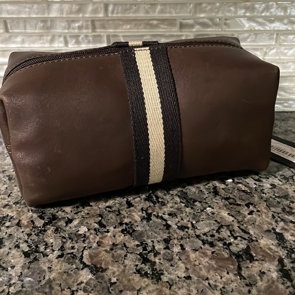 Lloyd Baker travel/toiletry/Dopp bag. NWT - Picture 3 of 4